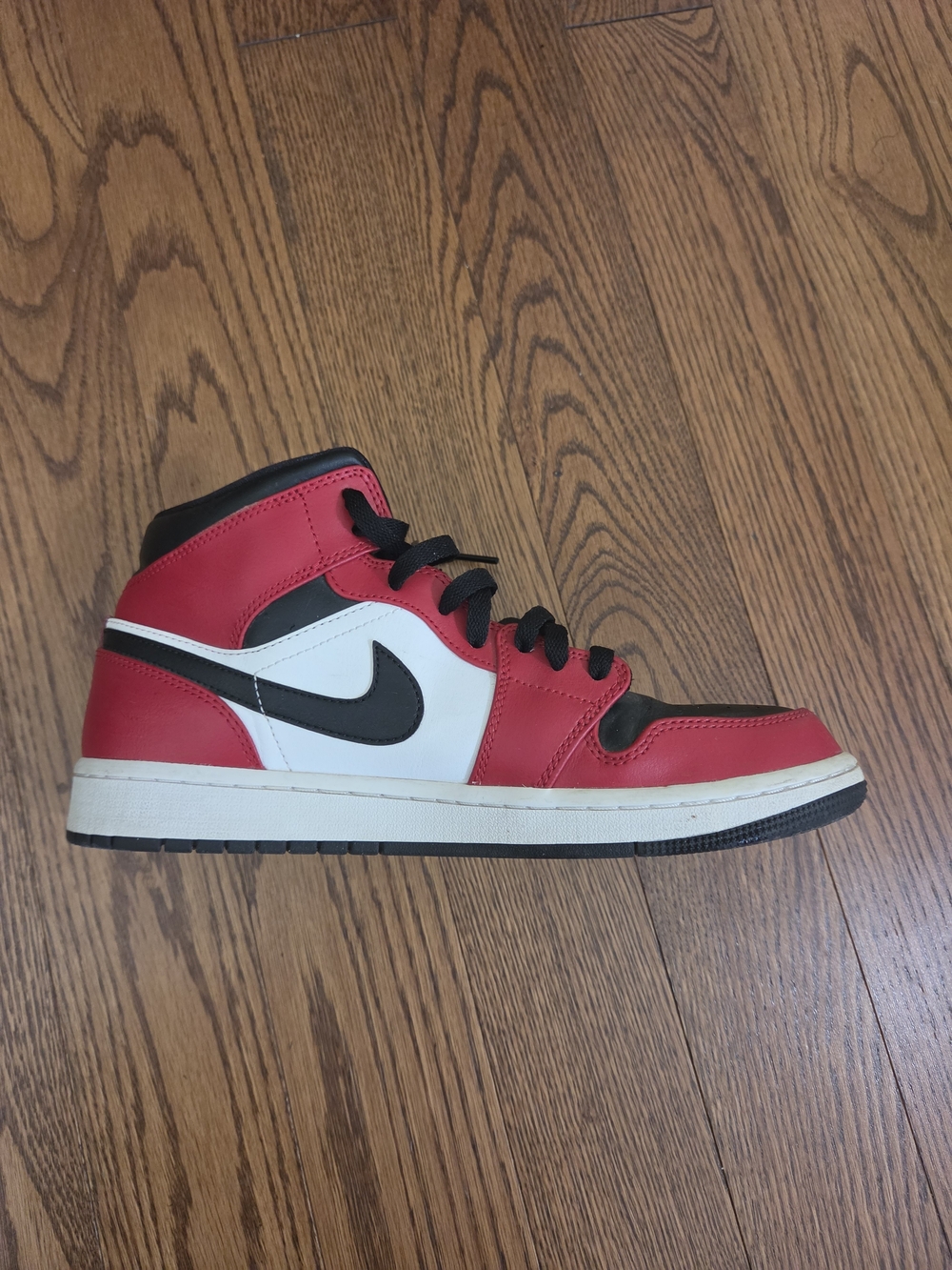 Nike Air Jordan 1 Mid Chicago Black Toe - Picture 2 of 5
